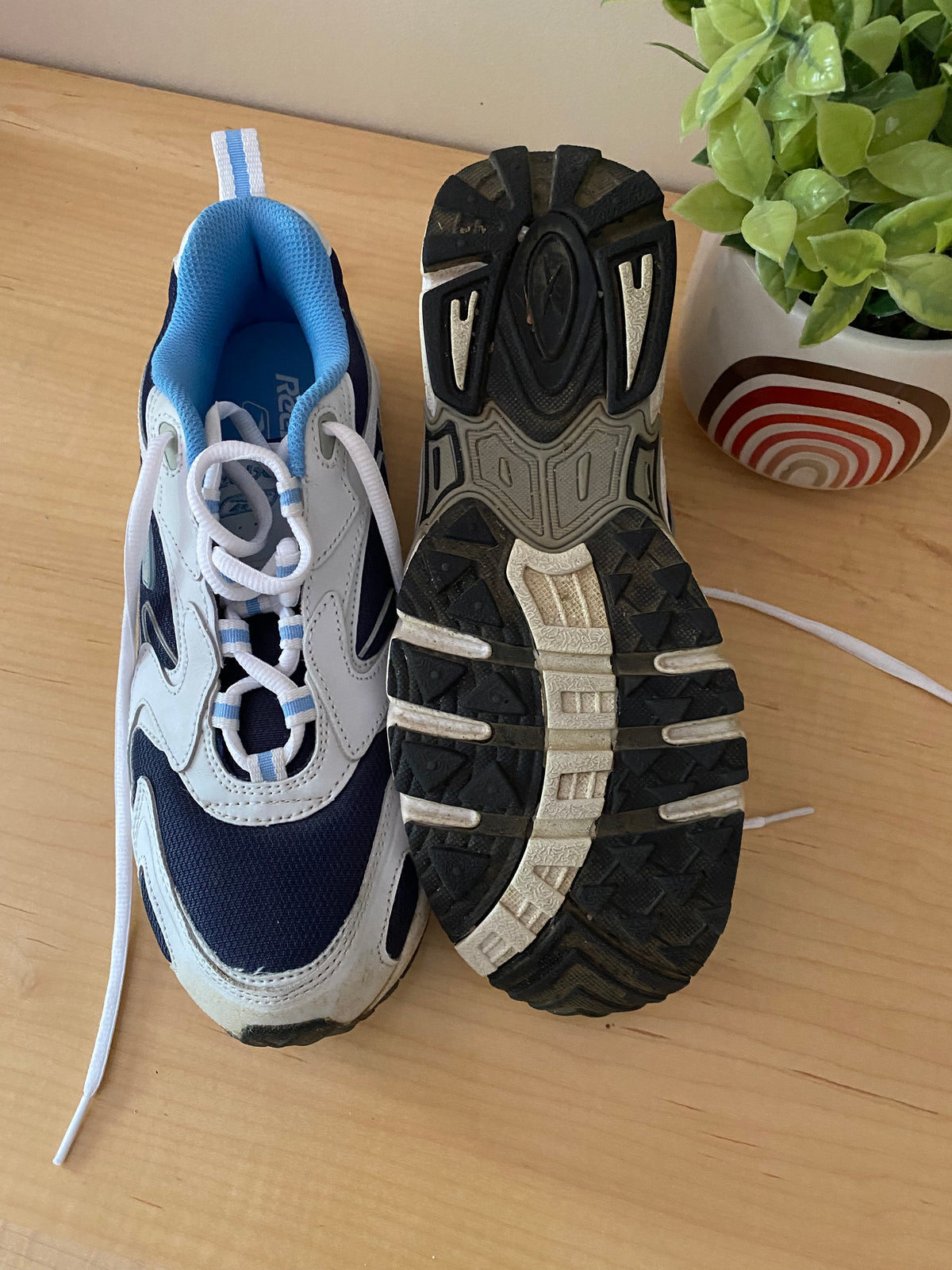 Running Shoes (Women&#39;s Size 9)