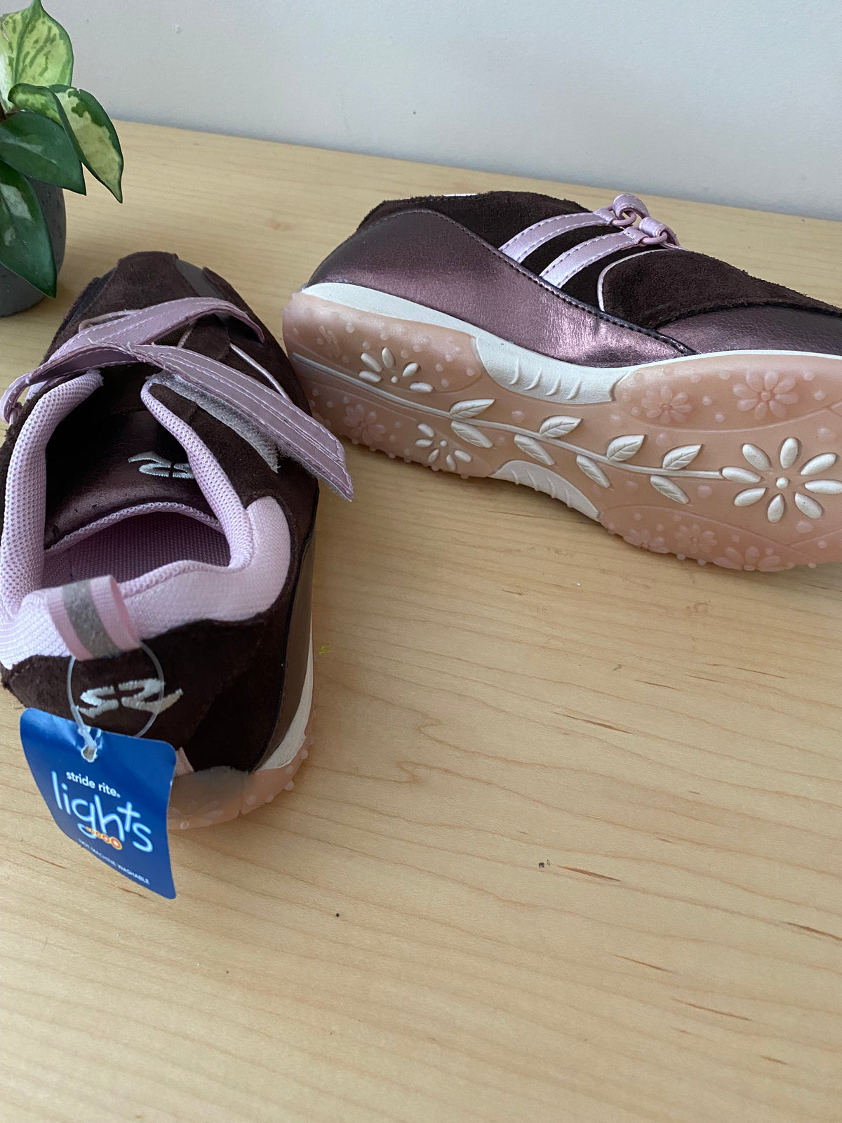 Light-up Sneakers (Girls Size 2)