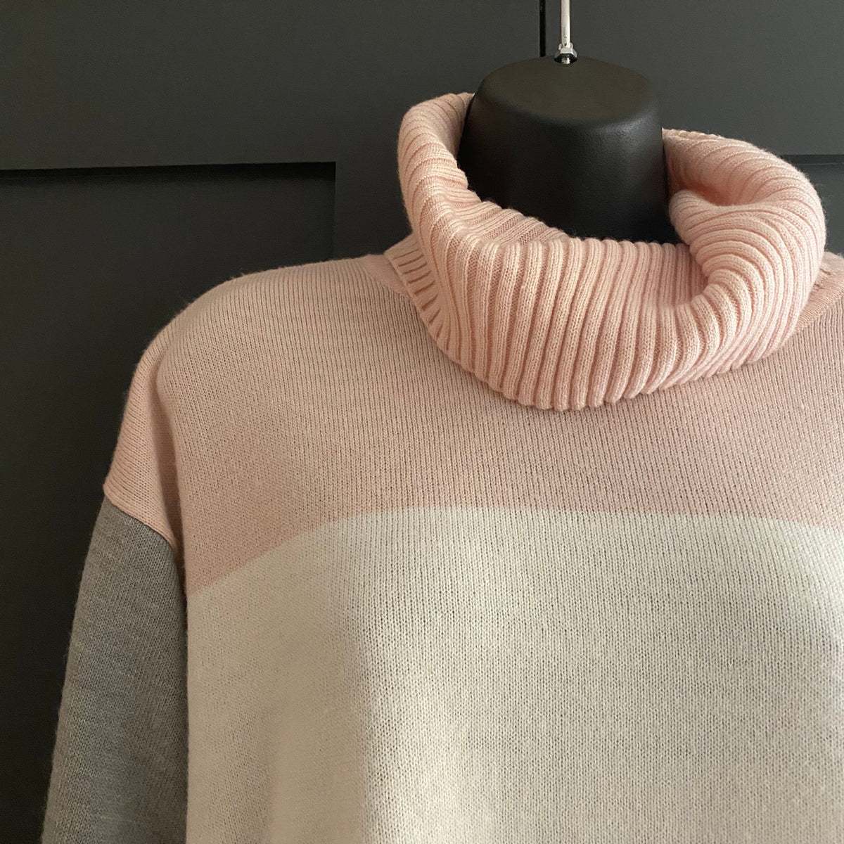 Turtleneck Sweater (Women&#39;s LARGE)