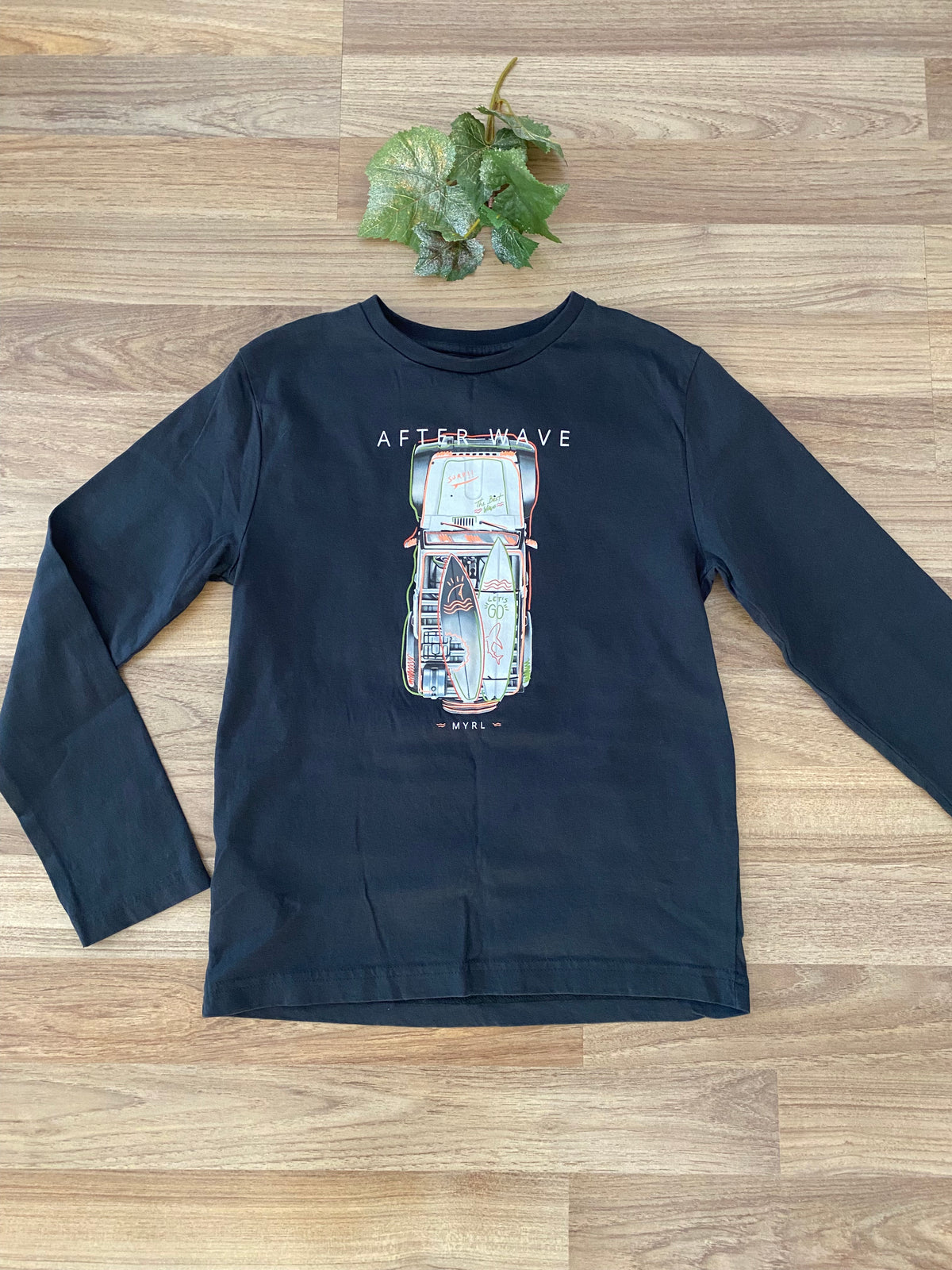 Long Sleeve Graphic Top (Boys Size 8)