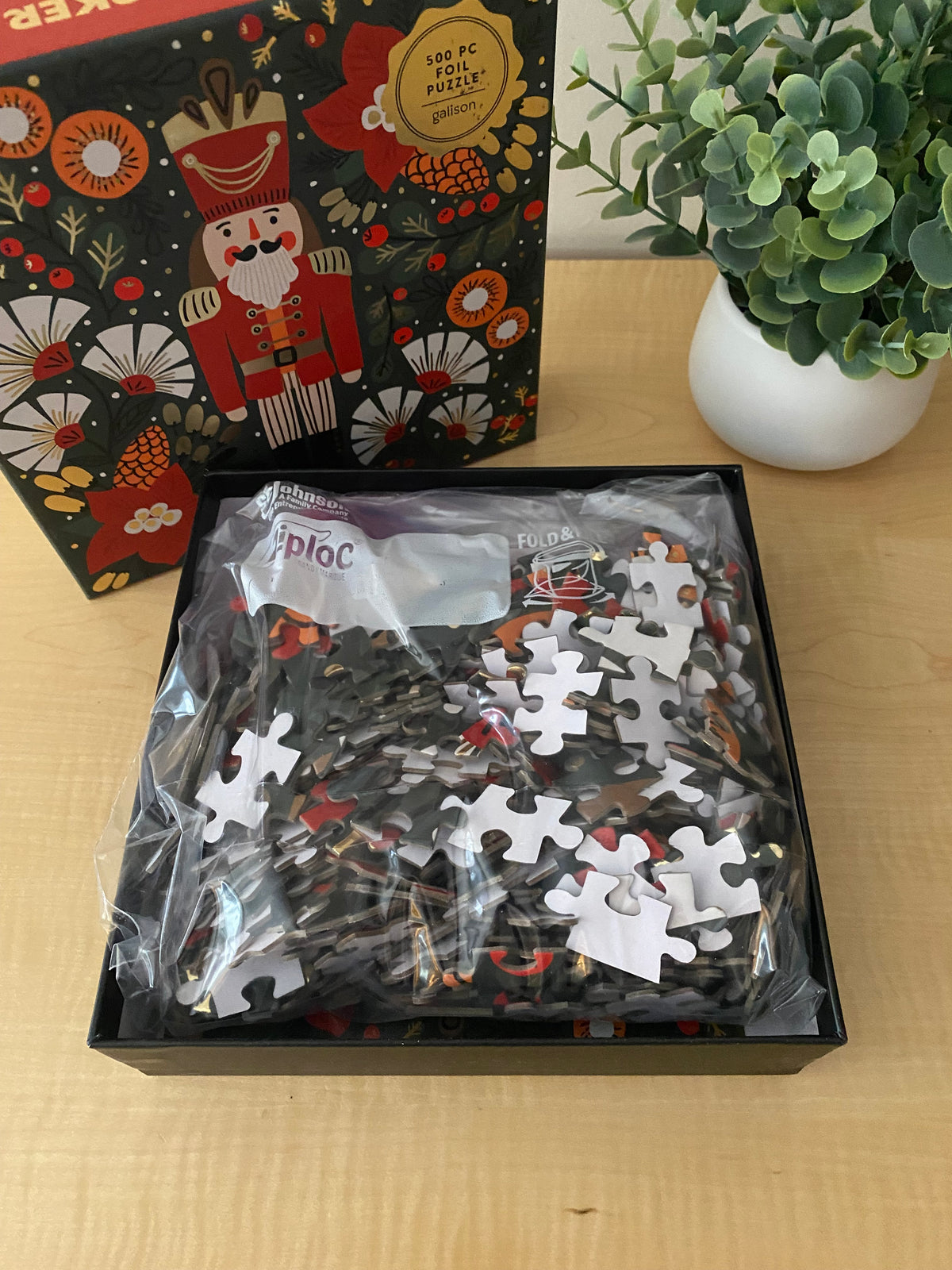 MERRY NUTCRACKER GOLD FOIL PUZZLE