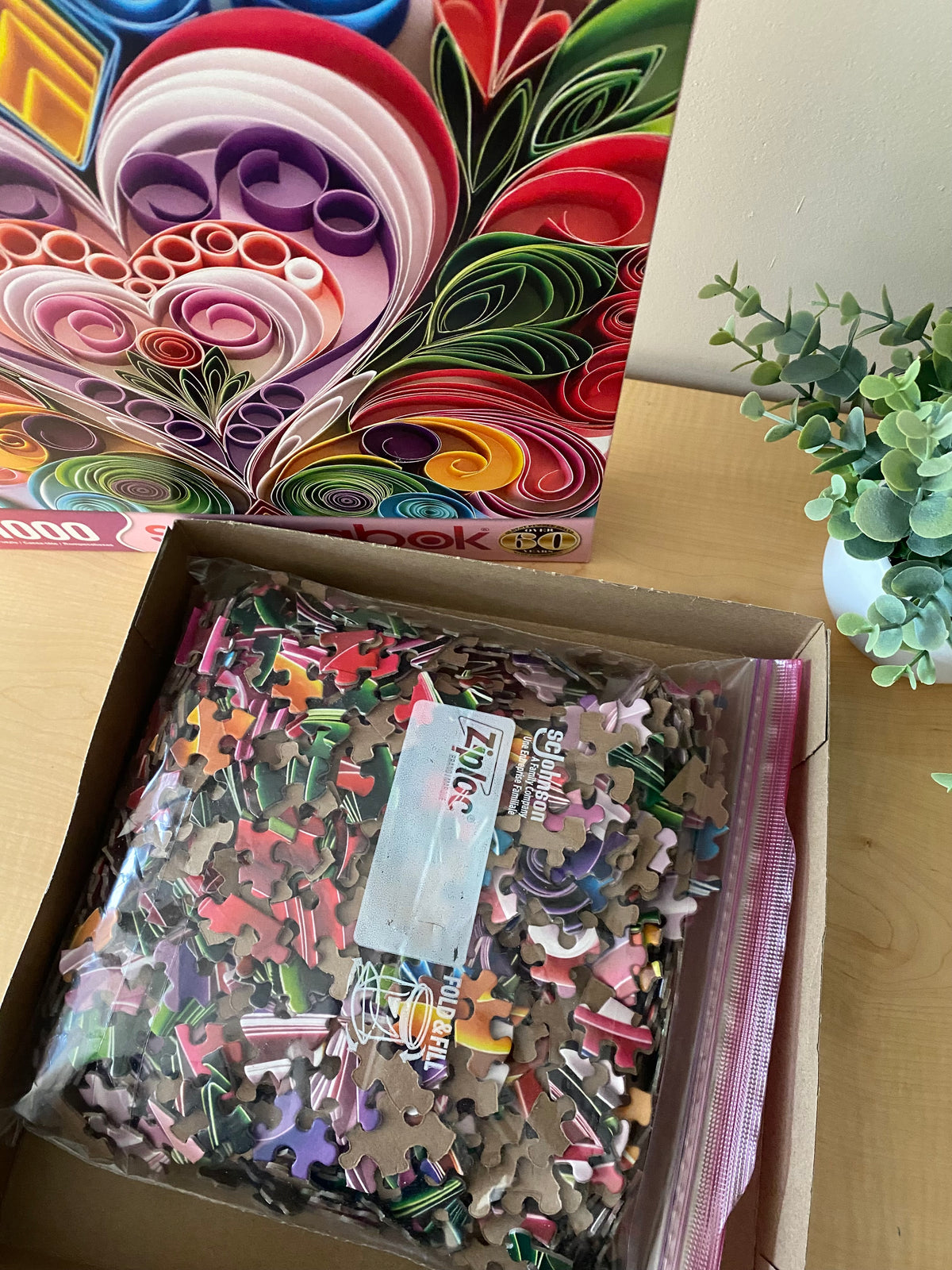 PAPER HEARTS PUZZLE - 1000 PIECES