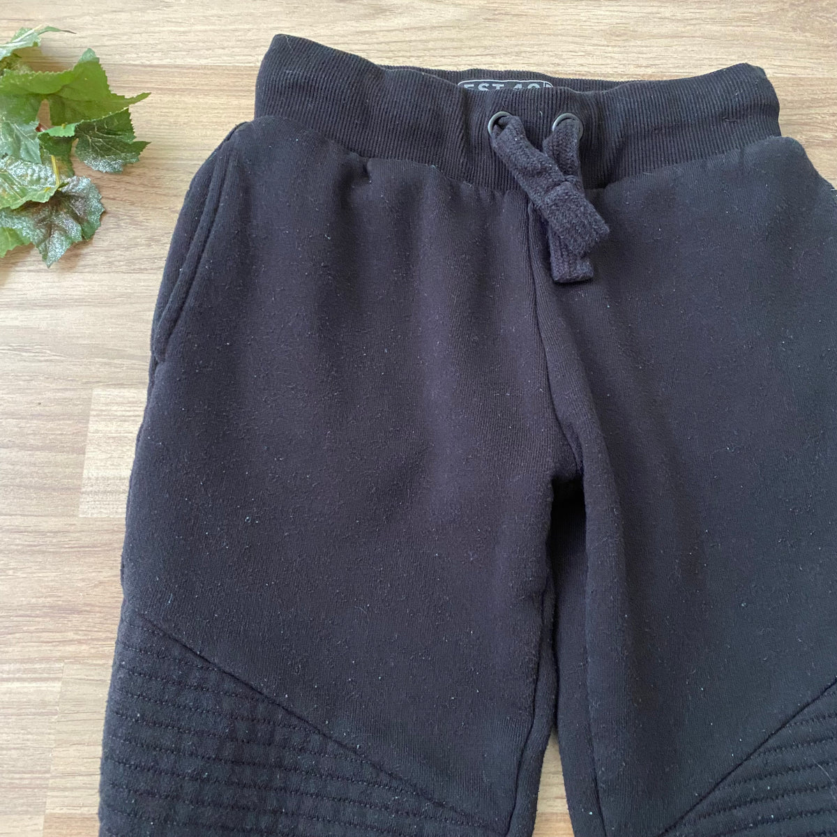 Jogging Pants (Boys Size 7-8)
