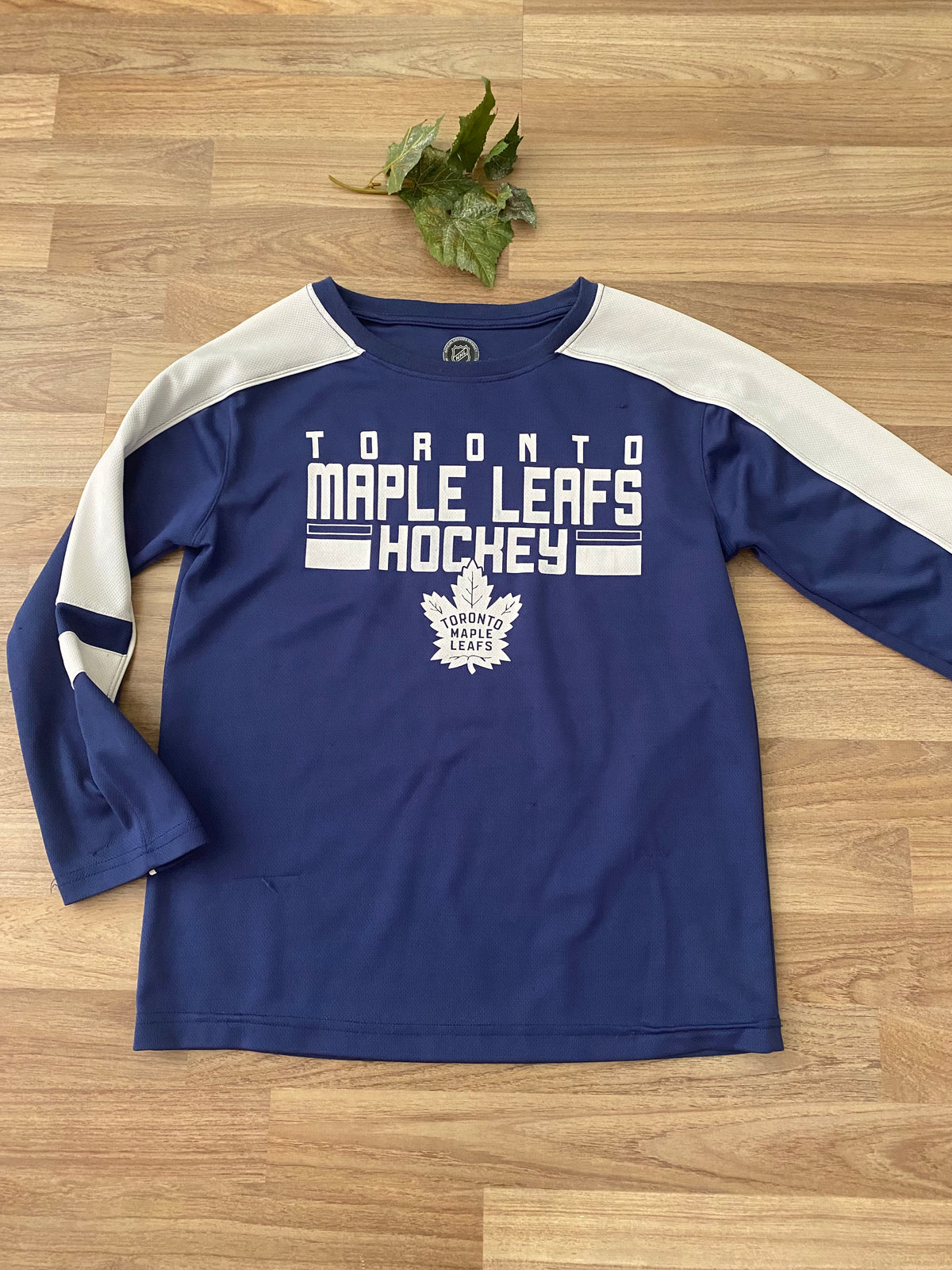 Pullover Maple Leaf Sweatshirt (Boys Size 7-8)