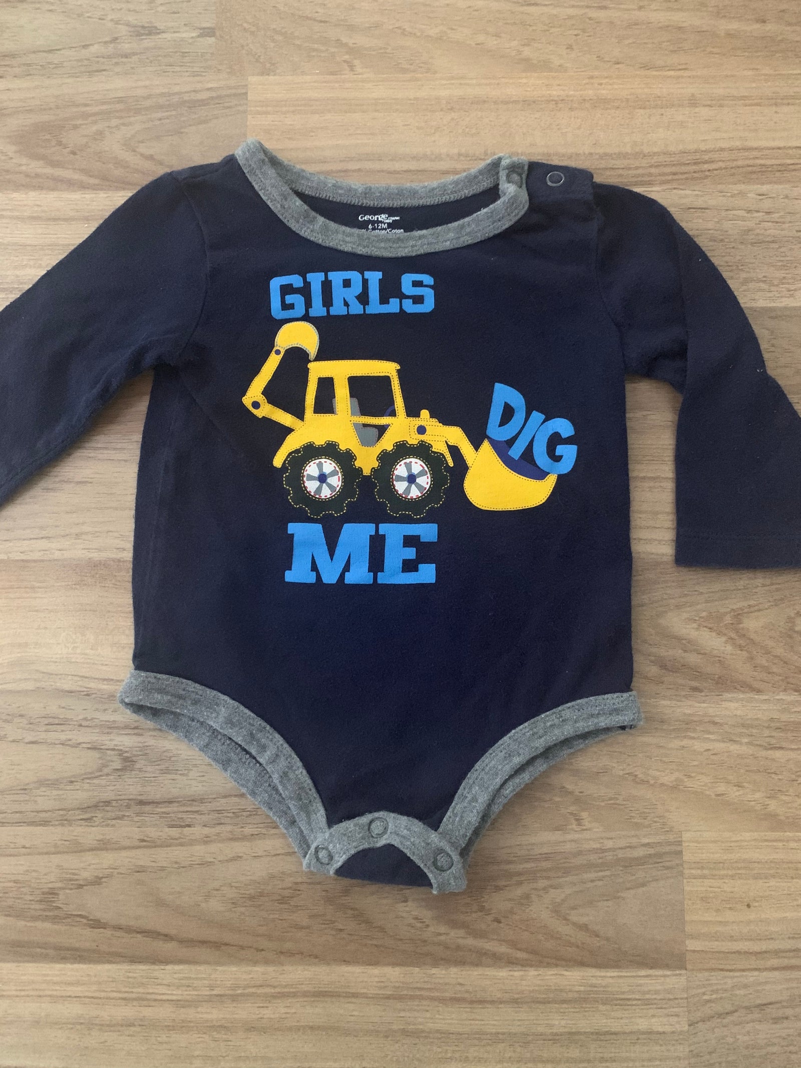 Onesie "Girls Dig Me" (Boys Size 6-12M)
